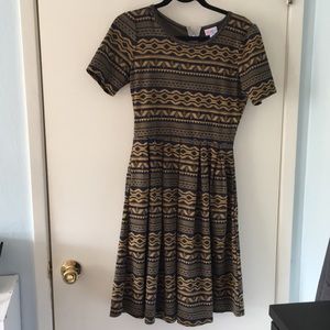 EUC LuLaRoe Amelia size med